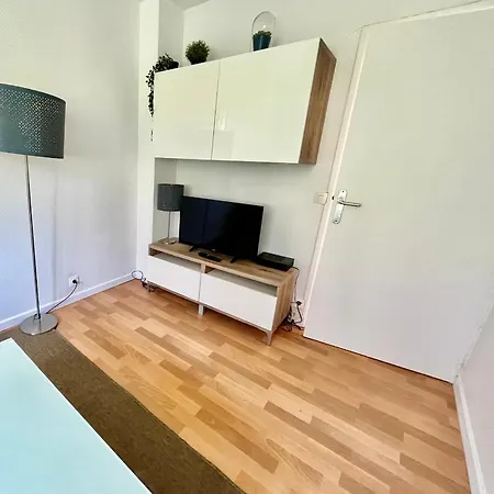 Les Pieds Dans L'eau Apartment *