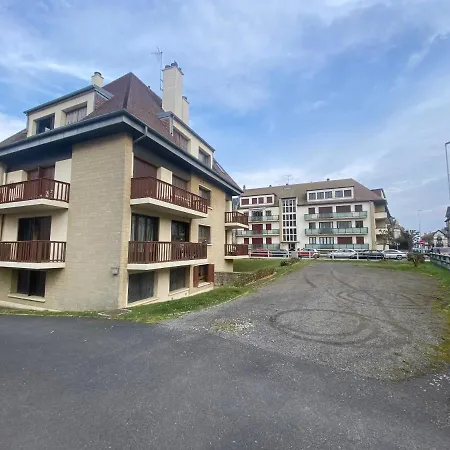 Les Pieds Dans L'eau *