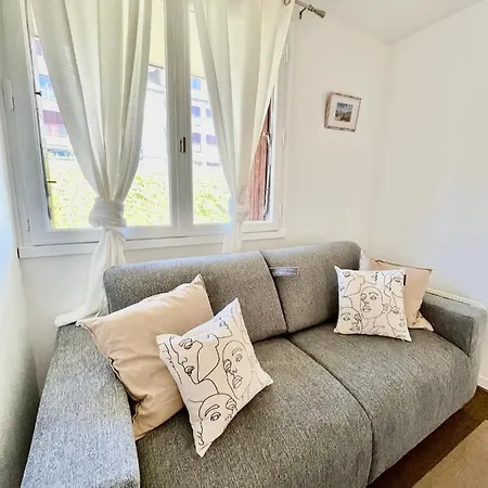 Les Pieds Dans L'eau Apartment *