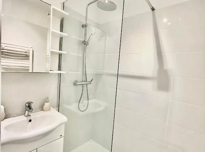 Les Pieds Dans L'eau Apartment *